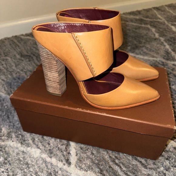 Coach Heels (Ginger) - Size 8.5 - Picture 3 of 8